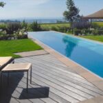 Swim Spa und Swimmingpool im Garten im Vergleich